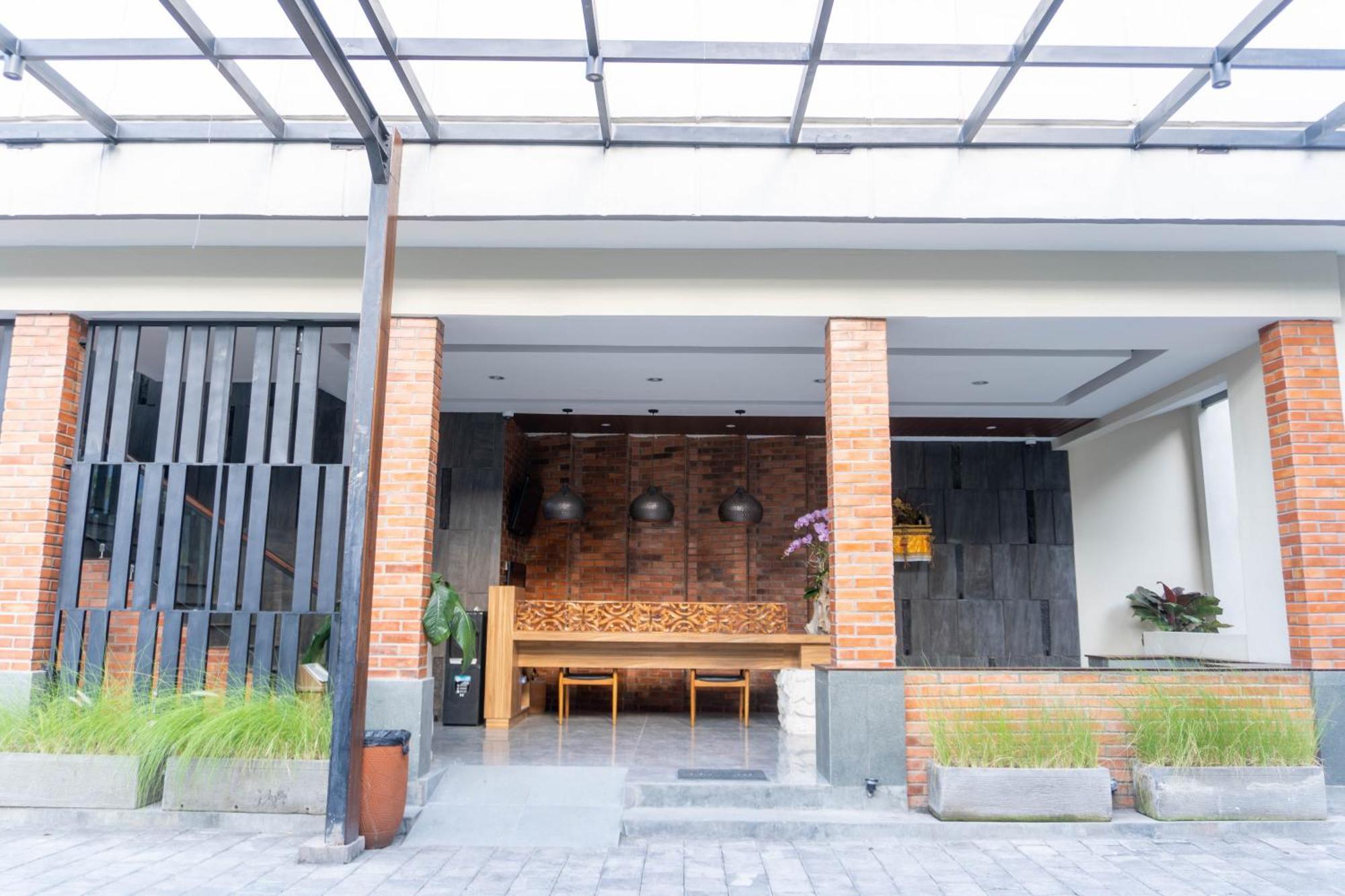 Rabasta Enjoy Kuta Hotel Kuta  Exterior photo