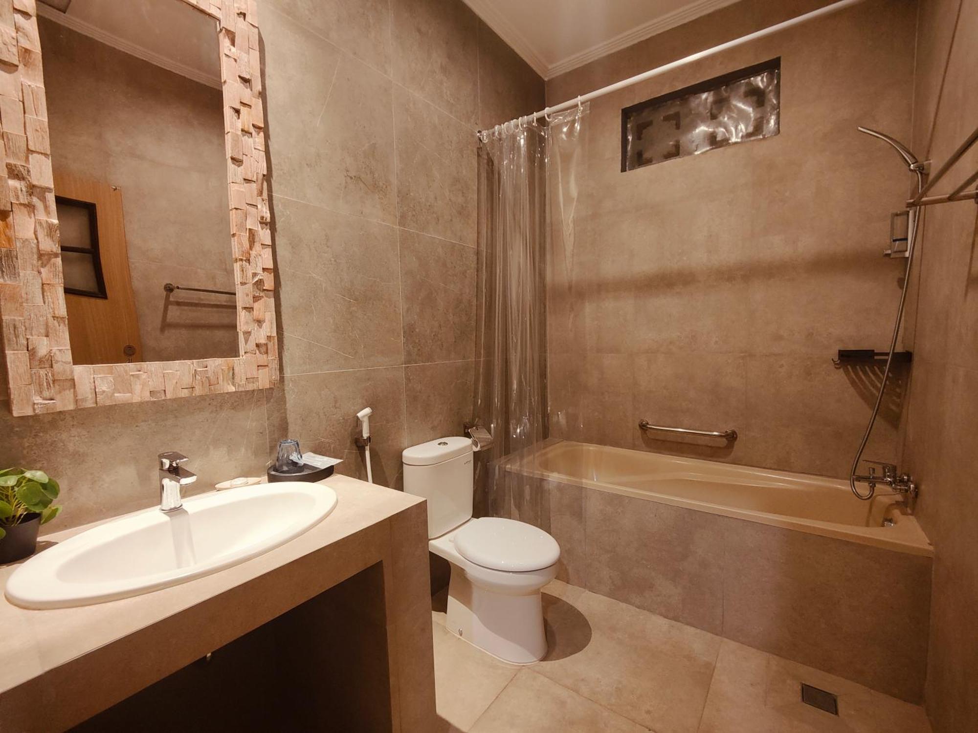 Rabasta Enjoy Kuta Hotel Kuta  Exterior photo
