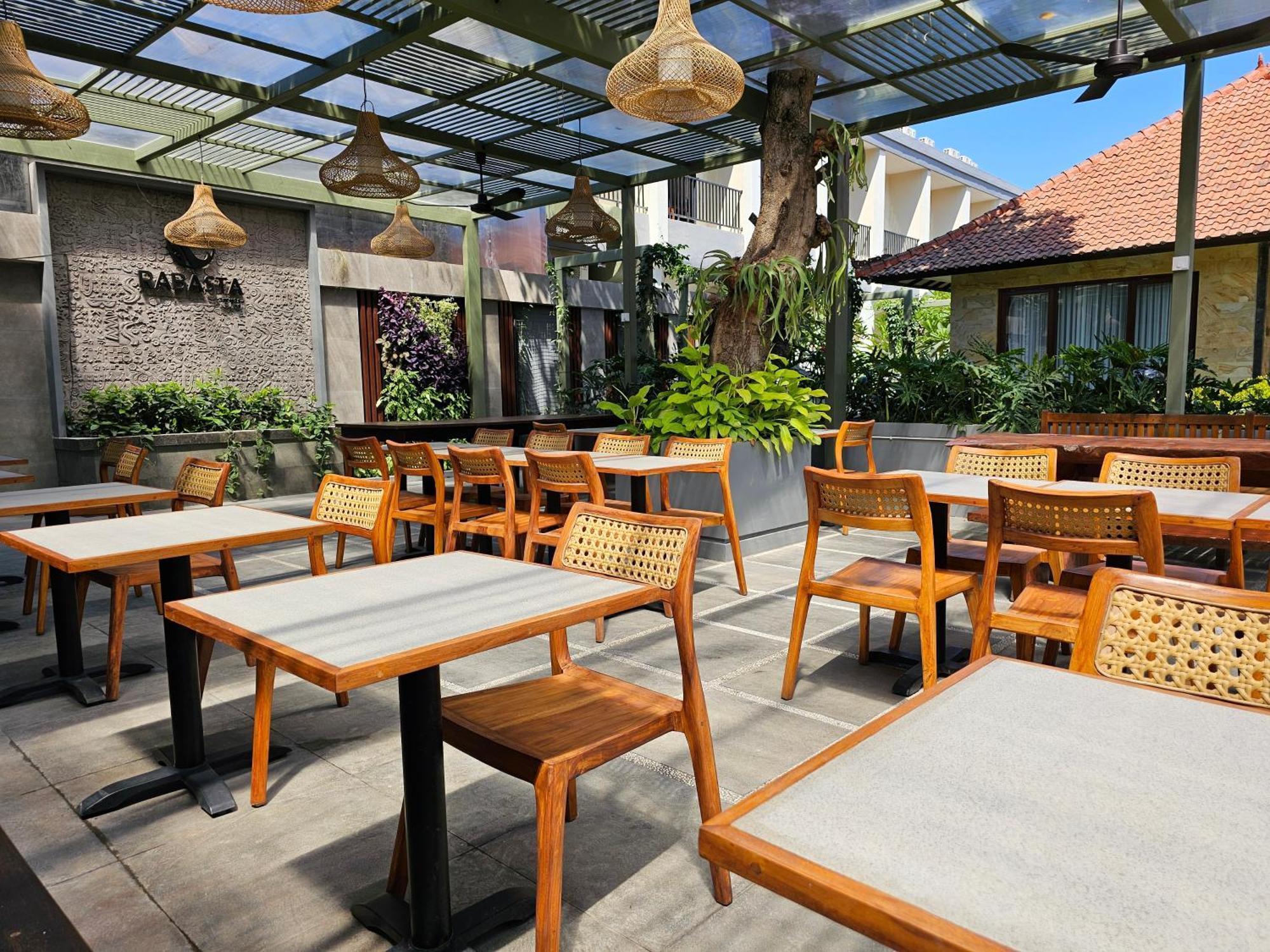 Rabasta Enjoy Kuta Hotel Kuta  Exterior photo