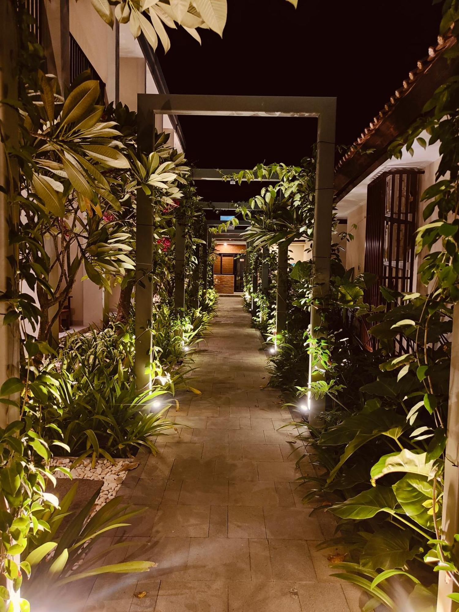 Rabasta Enjoy Kuta Hotel Kuta  Exterior photo