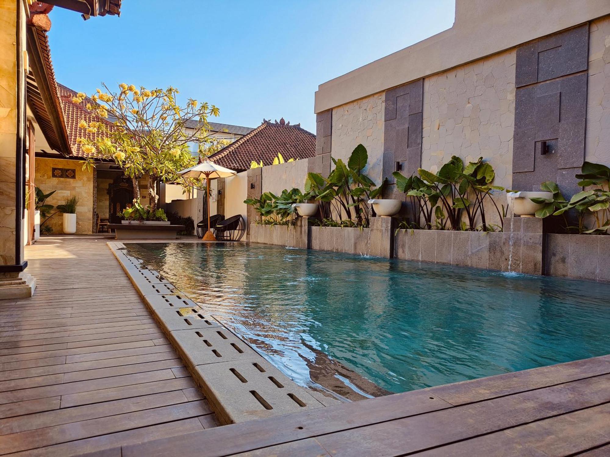 Rabasta Enjoy Kuta Hotel Kuta  Exterior photo