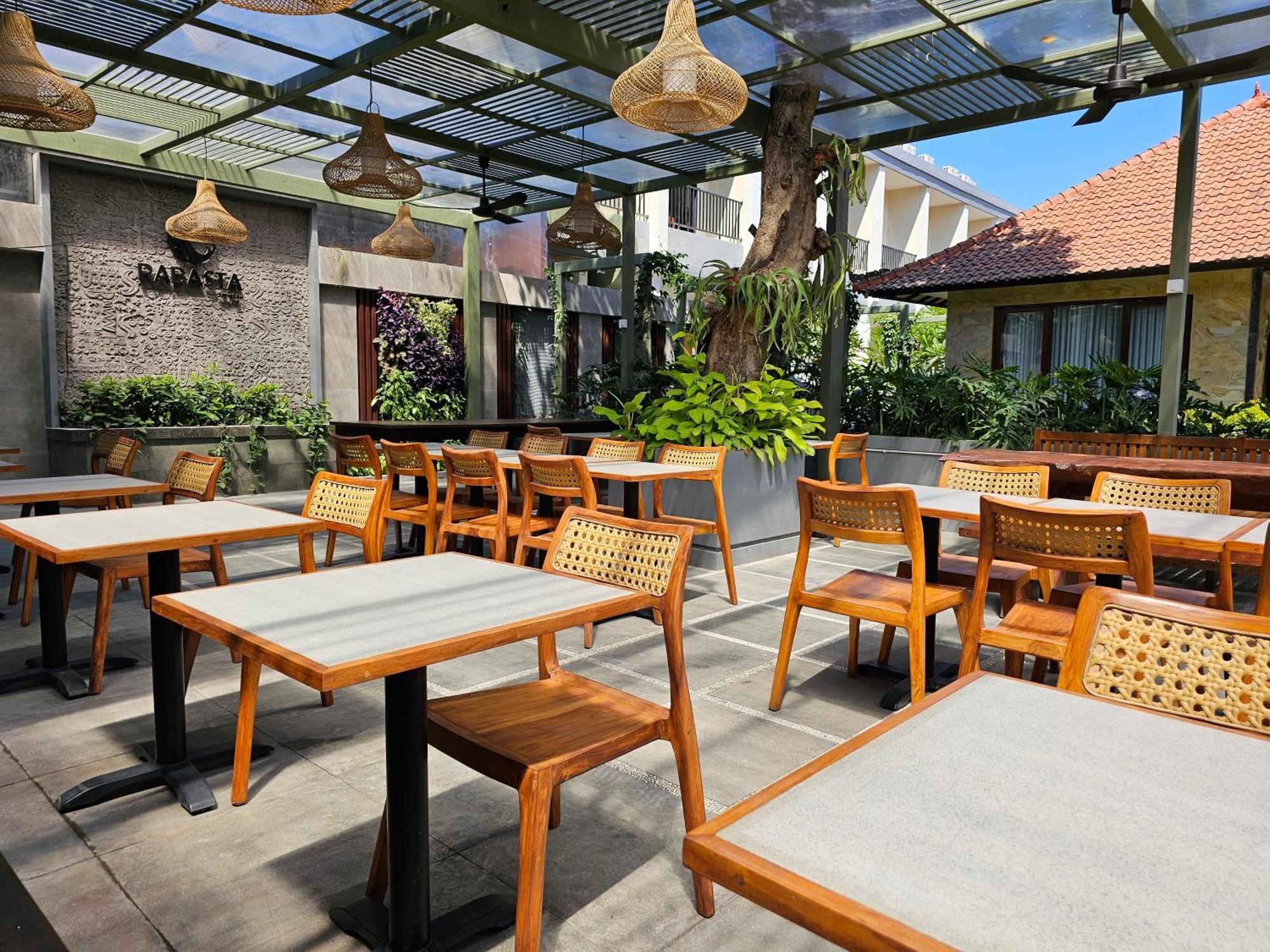 Rabasta Enjoy Kuta Hotel Kuta  Exterior photo