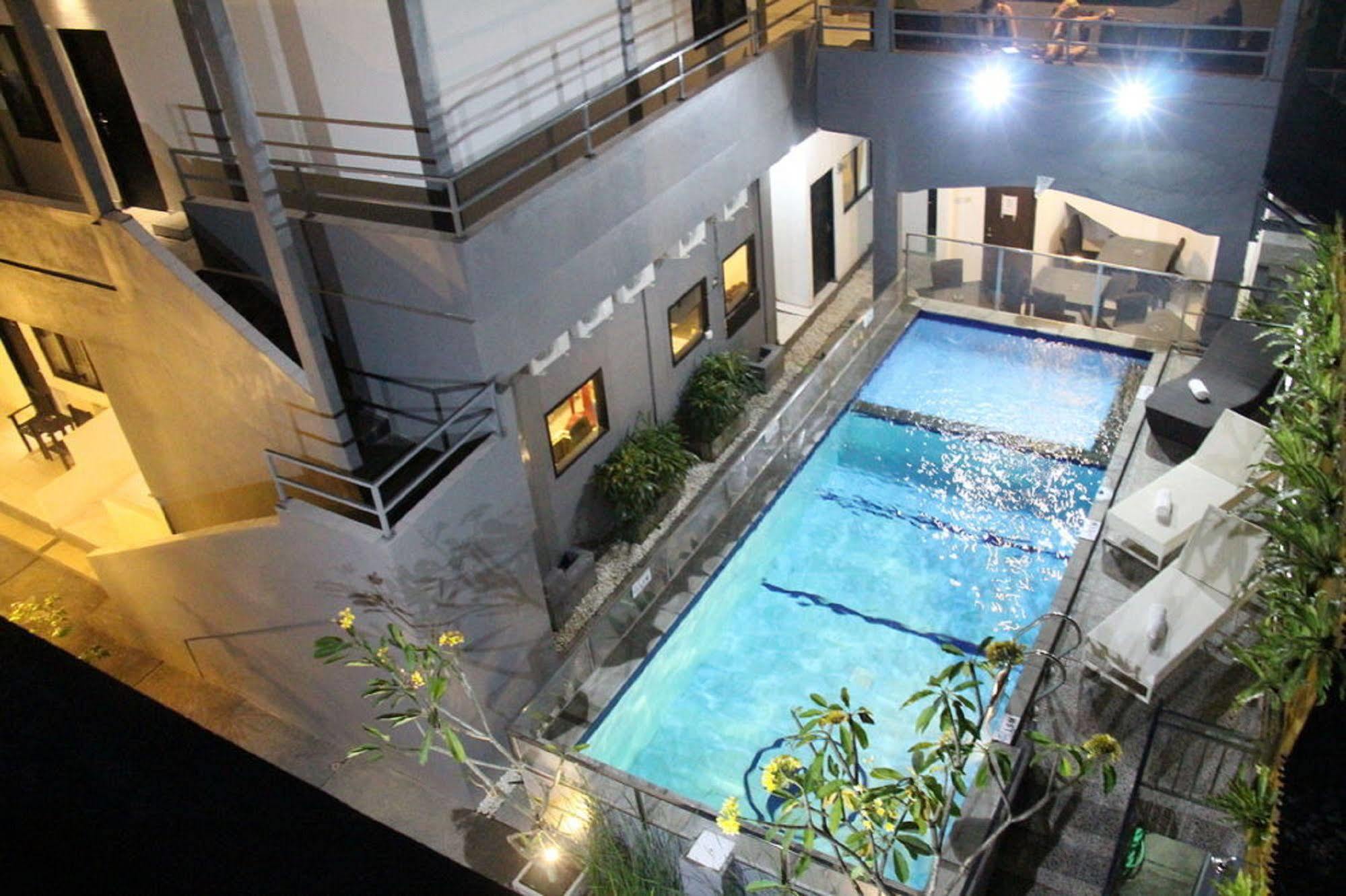Rabasta Enjoy Kuta Hotel Kuta  Exterior photo